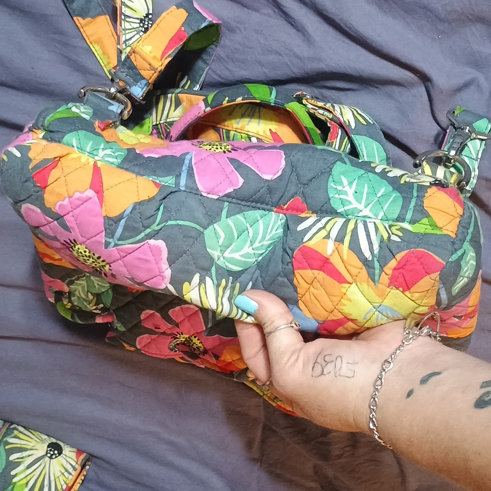 Vera Bradley Floral Patterned Backpack and Wallet Set. - Picture 3 of 9